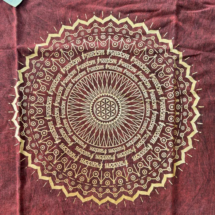 Czerwony T-Shirt z Efektem Sprania - Mandala - M - obrazek 3